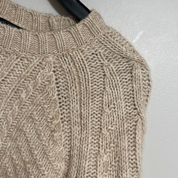 Banana Republic-Cable Knit Fringe Hem Sweater - Picture 4 of 15